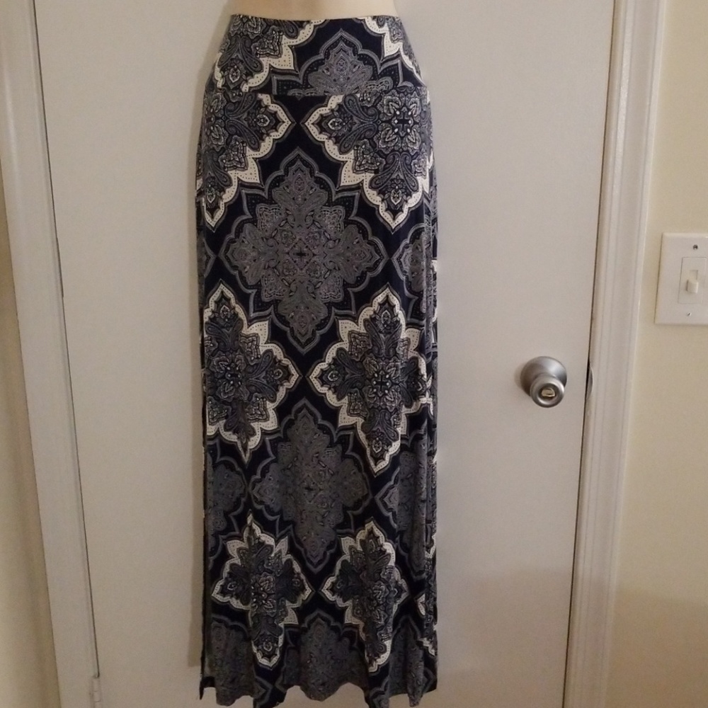 Charlotte russe women's navy and white maxi skirt - Picture 2 of 8